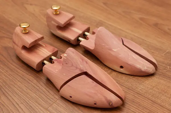 shoe trees to stretch shoes