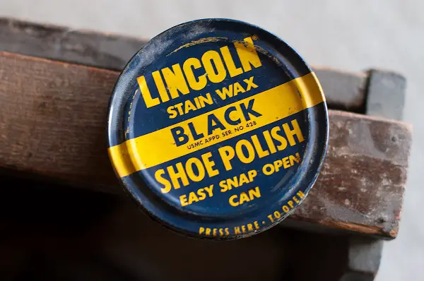 how to apply shoe polish