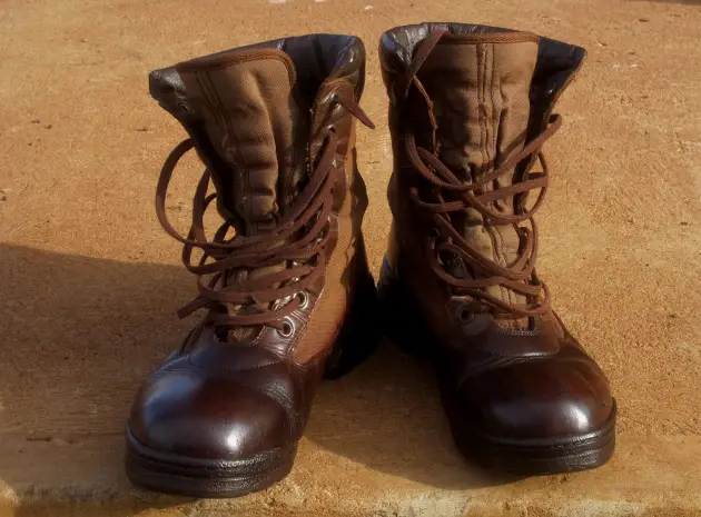 Why You Should Use Mink Oil for Boots and How to Apply it Correctly - SootheYourFeet.com