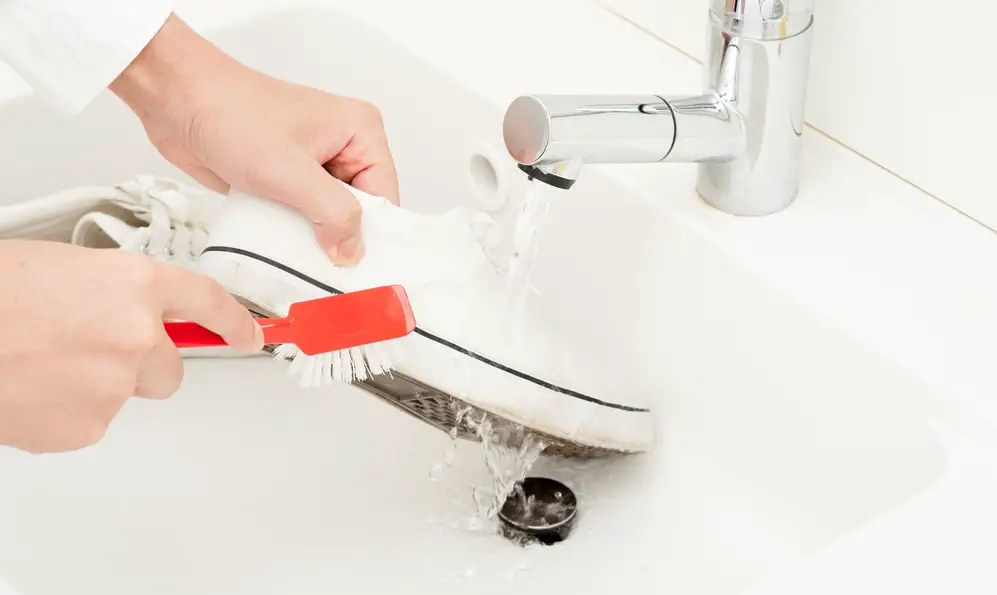 handwash white shoes